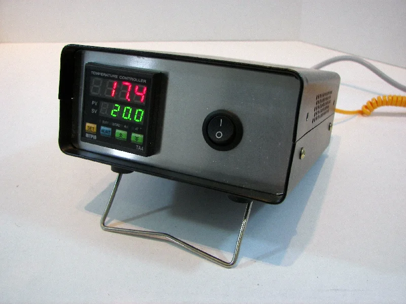 1-Zone Benchtop Temperature Controller - Thermocouple Input - 8A, SSR Control Output